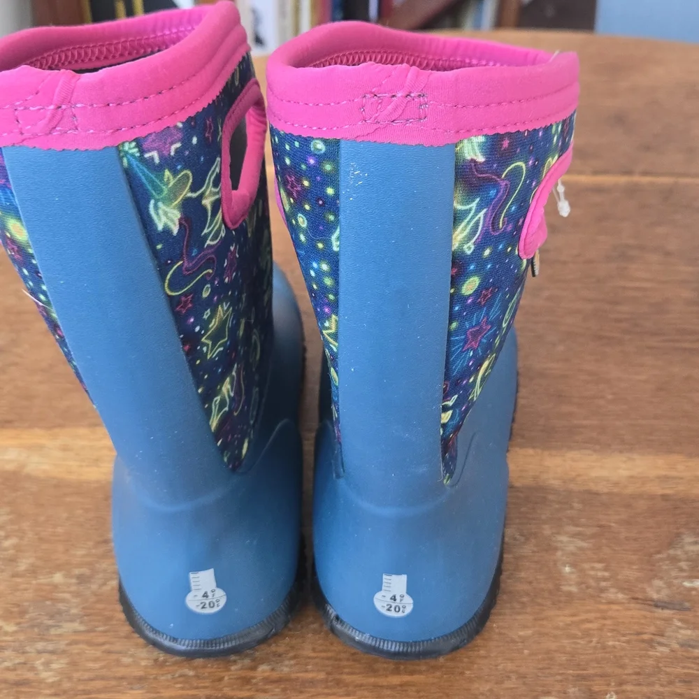 Amazon Kids Blue Rain Boots with Pink Trim and Star Print